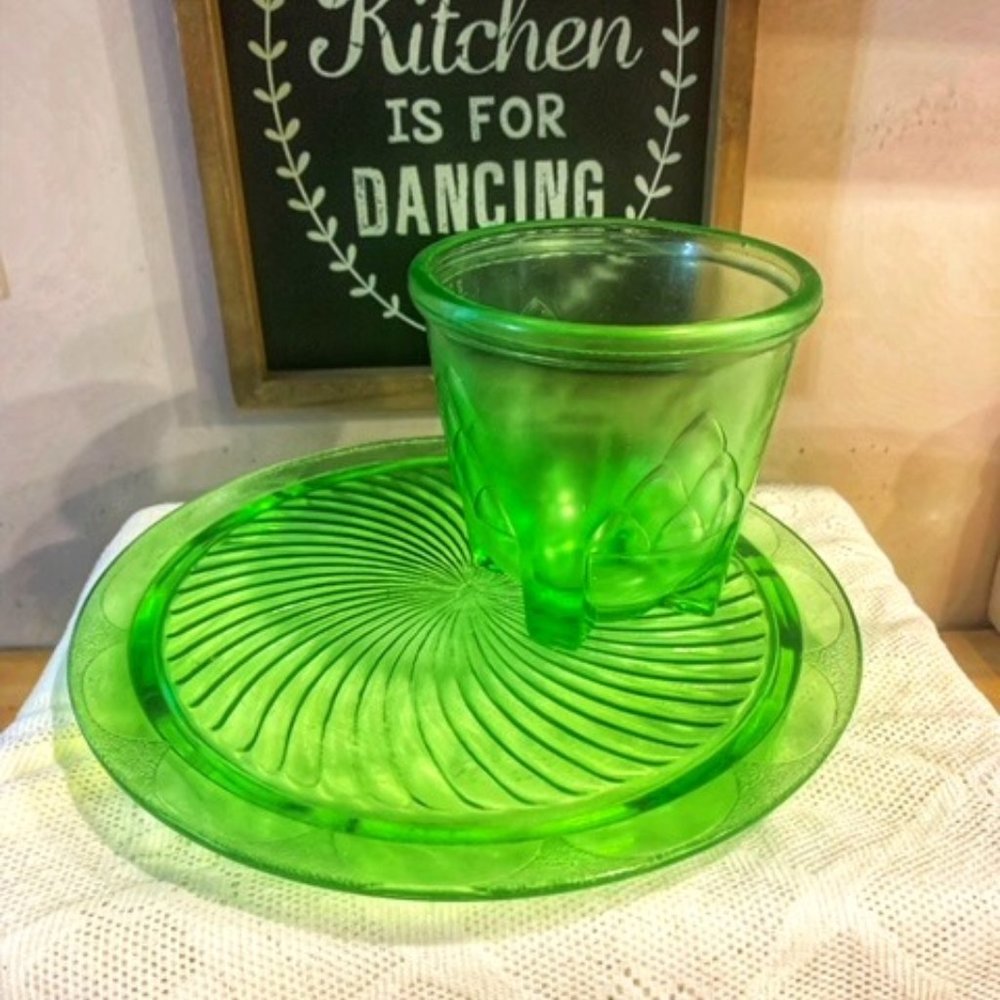 Vintage Uranium/Vaseline Glass Swirl Cake Plate & Footed Measuring Cup